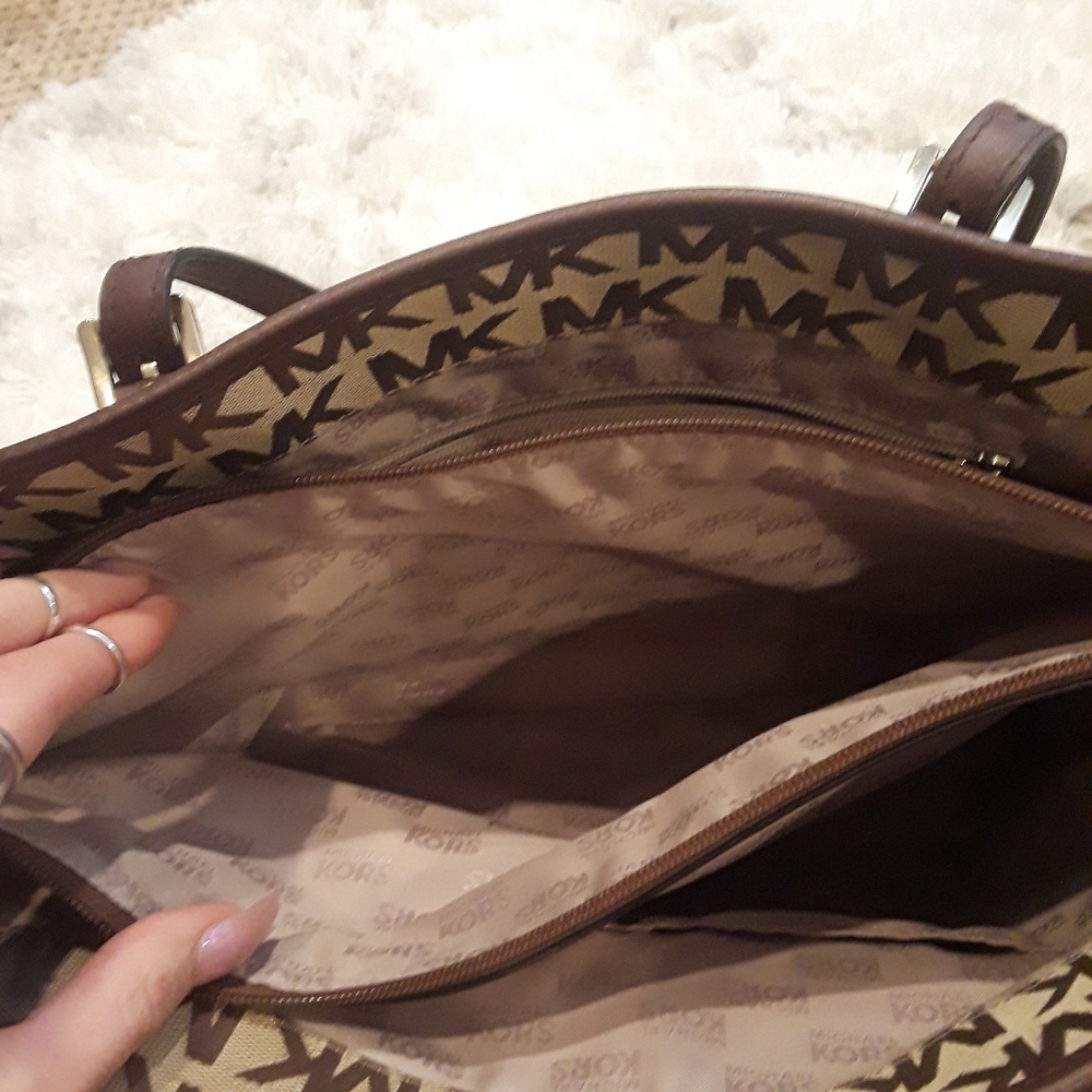 NWOT Michael Kors East West Monogrammed Voyager Tote - Picture 8 of 13